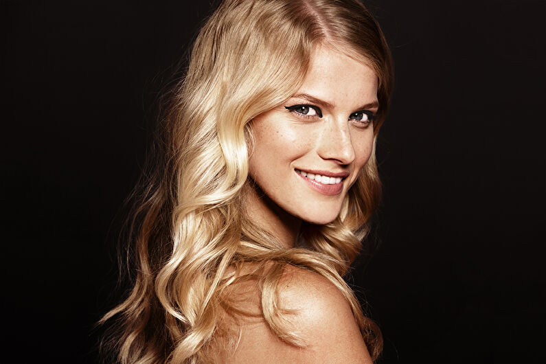 Как ухаживать за осветленными волосами: 12 важных правил